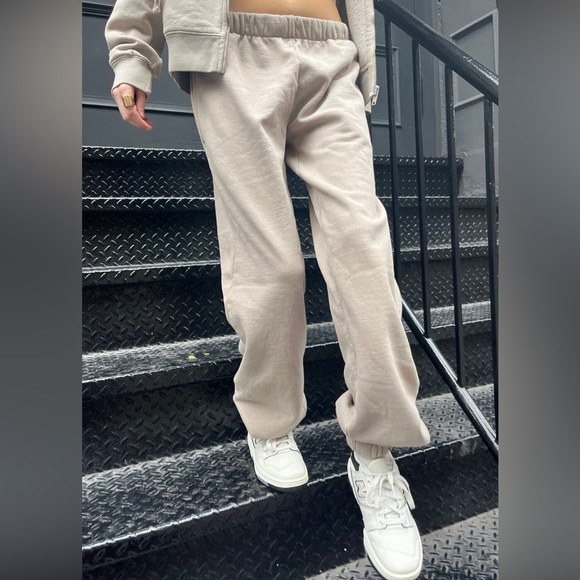 brandy melville rosa sweatpants - Picture 1 of 3